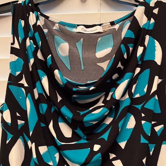 Pretty Calvin Klein top - Picture 3 of 4